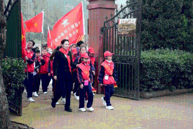 区党工委主题教育领导小组第六次会议召开